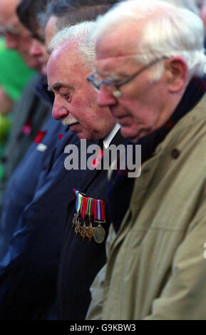 Im Garden of Remembrance in Edinburgh wird eine zweiminütige Stille beobachtet. Stockfoto