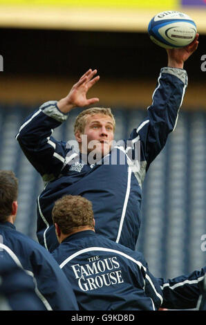 Rugby Union - Schottland Trainingseinheit - Murrayfield. Simon Taylor aus Schottland während einer Trainingseinheit in Murrayfield, Edinburgh. Stockfoto