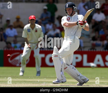 Der englische Paul Collingwood trifft sich am zweiten Tag ihres Tourmatches im Adelaide Oval, Adelaide, Australien. Stockfoto