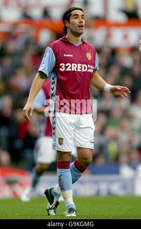 Fußball - FA Barclays Premiership - Aston Villa V Middlesbrough - Villa Park. Juan Pablo Angel, Aston Villa. Stockfoto