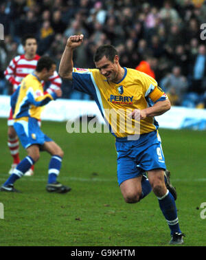 Fußball - FA Cup - zweite Runde - Mansfield Town / Doncaster Rovers - Field Mill. Richard Barker von Mansfield Town feiert den Torreigen Stockfoto