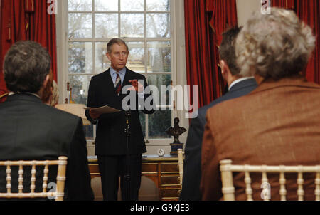 Der Prinz von Wales veranstaltet "Breaking the Cycle" - eine Gelegenheit für junge Straftäter, ältere Mitglieder des Strafrechtssystems im Clarence House in London zu treffen. Stockfoto