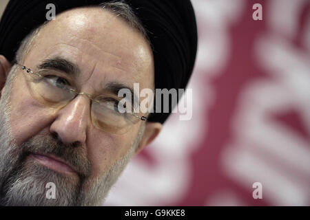 Der ehemalige Präsident des Iran, Mohammad Khatami, spricht britische Muslime im London Muslim Centre, Whitechapel Road, London. Stockfoto