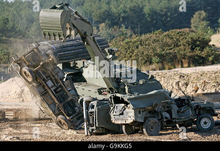 Armee stellt Schlachtfeld Fahrzeuge Stockfoto