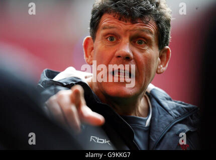 Rugby Union - Wales Training - Millennium Stadium. Wales-Coach Gareth Jenkins während einer Trainingseinheit im Millennium Stadium, Cardiff. Stockfoto