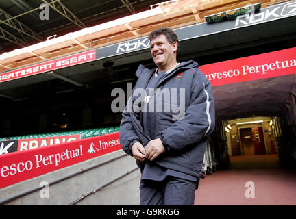 Wales-Trainer Gareth Jenkins während einer Trainingseinheit im Millennium Stadium, Cardiff. Stockfoto