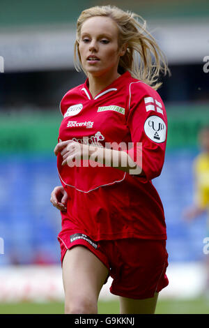 Soccer - Soccer Six Finals - Birmingham City Football Club St Andrews Stadium. Der Auszubildende ist Michelle Dewberry Stockfoto