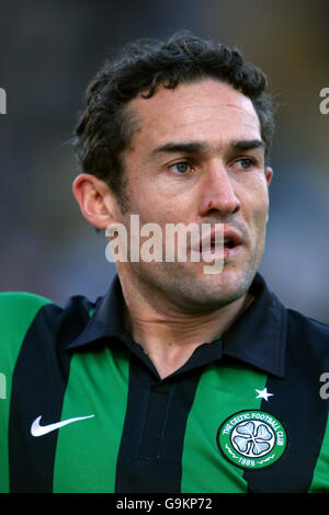 Fußball - Bank of Scotland Premier Division - St Mirren gegen Celtic - St Mirren Park. Paul Telfer, Celtic Stockfoto