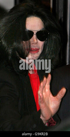 Michael Jackson vor seinem Hotel - London. Michael Jackson verlässt sein Hotel im Zentrum von London. Stockfoto