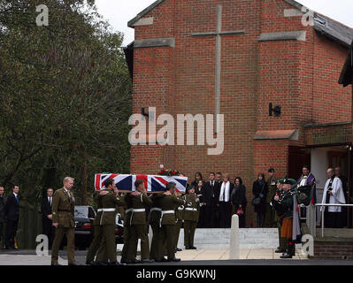 Das Begräbnis des Stabsfeldwebel Sharron Elliott findet in der St. Lawrence Church in South Shields statt. Stockfoto