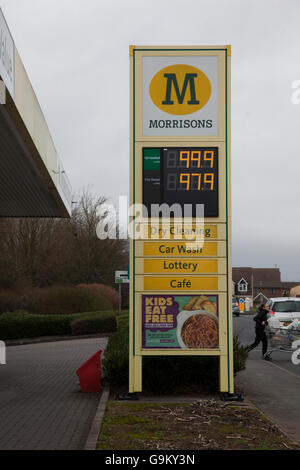 Diesel und Benzin unter £1 Stockfoto