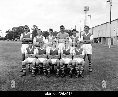 Ipswich Town Team Group: (Hintere Reihe, l-r) Andy Nelson, Larry Carberry, Billy Baxter, Roy Bailey, Kenny Malcolm, John Elsworthy; (erste Reihe, l-r) Roy Stephenson, Doug Moran, Ray Crawford, Ted Phillips, Jimmy Leadbetter Stockfoto