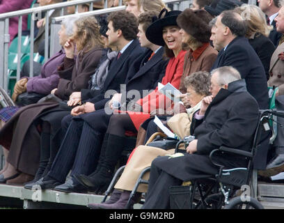 Kate Middleton in Sandhurst, wo Absolventen, darunter Prinz William, in der heutigen Sovereign's Parade in Sandhurst marschierten. Stockfoto