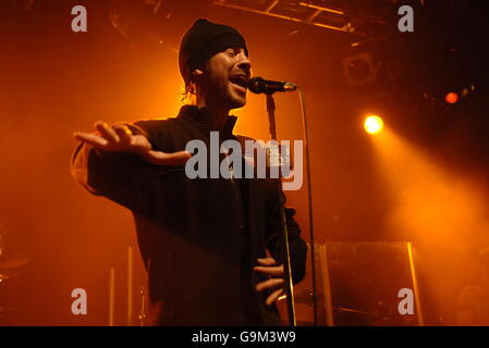 Jamiroquai spielen eine exklusive Show für Capital Radio im Mean Fiddler im Zentrum von London. Bilddatum: Donnerstag, 16. November 2006. Bildnachweis sollte lauten: Yui Mok/PA. Stockfoto