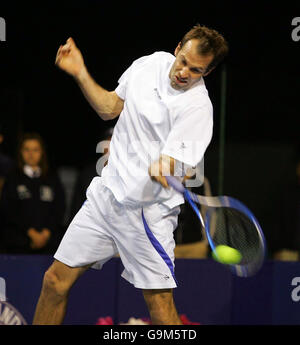 Greg Rusedski in Aktion während des Aberdeen Cup in der AECC Press and Journal Arena, Aberdeen. Stockfoto