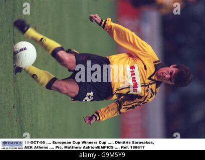 Fußball - UEFA-Pokalsieger Cup - zweite Runde - 1. Etappe - Borussia Monchengladbach / AEK Athen - Bokelbergstadion. 19-OKT-95. Europapokal Der Pokalsieger. Dimitris Saravakos, AEK Athen Stockfoto