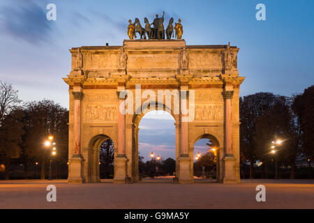 Arc de Triomphe du Carrousel am Place du Carrousel im berühmten Museum Louvre Stockfoto