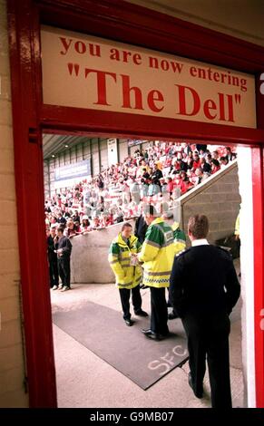 Fußball - FA Carling Premiership - Southampton / Arsenal. Ein Schild mit der Aufschrift „Sie betreten jetzt den Dell“ Stockfoto