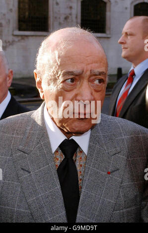 Mohamed Al Fayed kommt heute Morgen vor den königlichen Gerichtshöfen an, um an den Nachforschungen über den Tod von Diana, der Prinzessin von Wales, und seinem Sohn Dodi Al Fayed teilzunehmen. Stockfoto