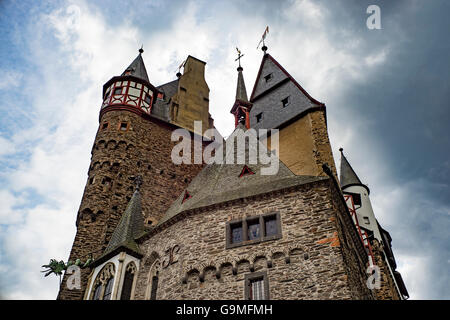 Burg Eltz ist eine der am besten erhaltenen Burgen in Europa mit Sitz in Deutschland. Stockfoto