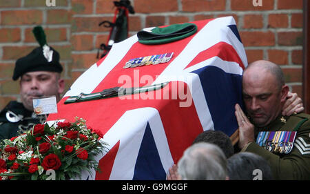 Das Begräbnis des Stabsfeldwebel Sharron Elliott findet in der St. Lawrence Church in South Shields statt. Stockfoto