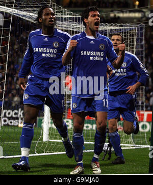 Fußball - FA Barclays Premiership - Bolton Wanderers gegen Chelsea - The Reebok Stadium. Chelsea's Michael Ballack feiert das Tor zum Auftakt gegen Bolton Wanderers Stockfoto