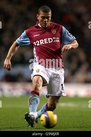 Fußball - FA Barclays Premiership - Aston Villa / Manchester City - Villa Park. Wilfred Bouma, Aston Villa. Stockfoto