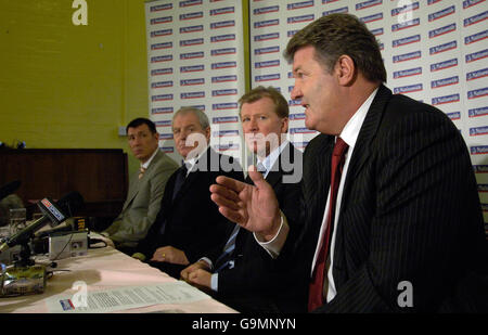 Fußball - Nation Home Manager - Pressekonferenz - London Stockfoto