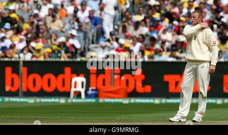 Der englische Kapitän Andrew Flintoff am zweiten Tag des vierten Testmatches gegen Australien beim MCG in Melbourne, Australien. Cricket - Ashes Tour - Vierter 3-mobiler Test - Australien - England - Tag 2 - Melbourne Stockfoto