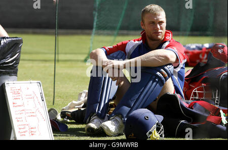 Cricket - Ashes Tour - Melbourne. Andrew Flintoff aus England während einer Nets-Sitzung beim MCG in Melbourne, Australien. Stockfoto