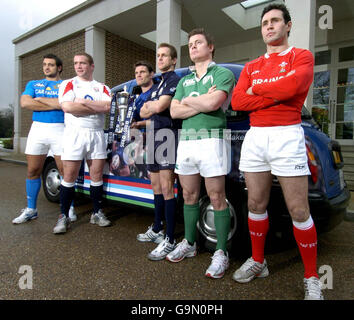 (Von links nach rechts) Italien-Kapitän Marco Bortolami, England-Kapitän Phil Vickery, Frankreich-Kapitän Fabien Pelous mit der Trophäe, Schottland-Kapitän Chris Pherson, Irland-Kapitän Brian O'Driscoll und Wales-Kapitän Stephen Jones beim Start der RBS 6 Nations im Hurlingham Club, London. Stockfoto