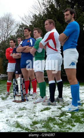 (Von links nach rechts) Wales-Kapitän Stephen Jones, Schottland-Kapitän Chris Paterson, Frankreich-Kapitän Fabien Pelous, Irland-Kapitän Brian O'Driscoll, England-Kapitän Phil Vickery und Italien-Kapitän Marco Bortolami während der Einführung der RBS 6 Nationen im Hurlingham Club, London. Stockfoto