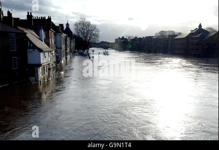 Eine allgemeine Ansicht der Flussgrundstücke in York heute nach dem Anstieg des Flussspiegels von der Ouse verursachte Überschwemmungen. Stockfoto