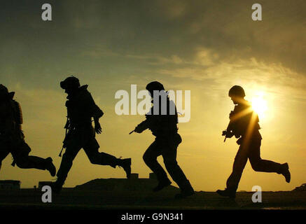 Soldaten von 40 Regiment Highland Gunners in der Ausbildung auf Shribah Basis 10 Meilen südlich von Basra, Irak. Stockfoto