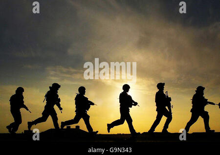 Soldaten von 40 Regiment Highland Gunners in der Ausbildung auf Shribah Basis 10 Meilen südlich von Basra, Irak. Stockfoto