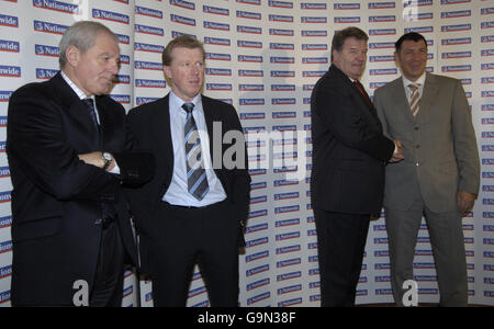 Fußball - Heimatnation Manager - Pressekonferenz - St.-Georgs Grundschule - London Stockfoto