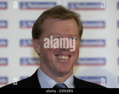 Fußball - Home Nation Managers - Pressekonferenz - St George's Primary School - London. Steve McClaren, Manager England Stockfoto