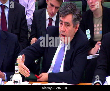 Schatzkanzler Gordon Brown gibt dem parteiübergreifenden Finanzausschuss des Unterhauses im Unterhaus, London, Beweise. Stockfoto