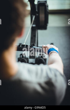 Gesundheit und Fitness in unserem Fitnessraum. Crossfit, Gewichtheben, Ausrüstung. Stockfoto