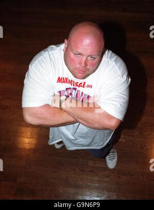 Boxen - WBF Four Round Super Heavyweight Championship - Eric 'Butterbean' Esch gegen Shane Woollas - Einwiegen. Eric 'Butterbean' Esch während der Einwaschung vor seinem WBF Super Heavyweight Kampf gegen Shane Woollas Stockfoto