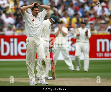 Der englische Steve Harmion am zweiten Tag des vierten Testmatches beim MCG in Melbourne, Australien. Stockfoto