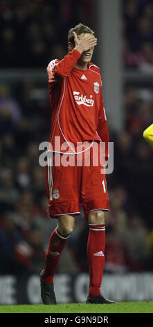 Liverpools Peter Crouch zeigt seine Dejektion im dritten Runde des FA Cup gegen Arsenal in Anfield, Liverpool. Stockfoto