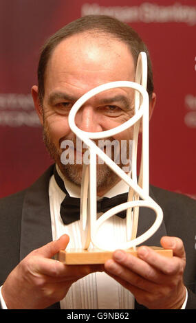 Professor Sir Alec Jeffreys gewinnt den Science and Innovation Award und wird bei den Morgan Stanley Great Britons 2006 Awards in der Guildhall im Zentrum von London zum Morgan Stanley Great Briton von 2006 ernannt. Stockfoto