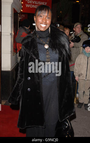 Guys and Dolls VIP-Vorstellung - London. Michelle Gayle kommt zur VIP-Aufführung von Jungs und Puppen im Piccadilly Theatre im Zentrum von London. Stockfoto