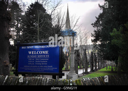 Ein allgemeiner Blick auf die Holy Trinity Church in Stratford-upon-Avon, wo William Shakespeare verehrt und begraben wird, die dringend Reparaturen im Wert von bis zu einer Million Pfund benötigt. Stockfoto