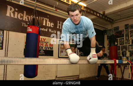 Ricky Hatton während einer Trainingseinheit in der Billy 'The Preacher' Graham Turnhalle in Denton, Greater Manchester, in Vorbereitung auf seinen Kampf in Las Vegas am Samstag, 20. Januar, gegen Juan Urango im Paris Las Vegas Hotel and Casino, Las Vegas, USA. Stockfoto