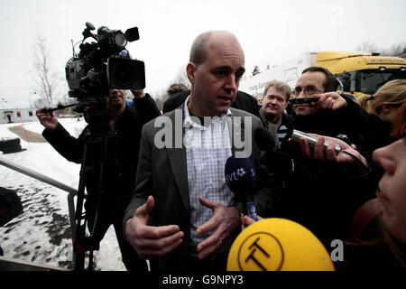 Der schwedische Ministerpräsident Fredrik Reinfeldt in der Scania-Fabrik in Schweden. Stockfoto