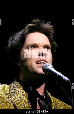 Rufus Wainwright spielt eine Wiederbelebung von Judy Garlands legendärem Konzert in der Carnegie Hall im Londoner Palladium im Zentrum Londons. Stockfoto