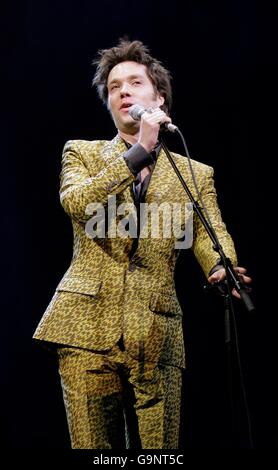 Rufus Wainwright spielt eine Wiederbelebung von Judy Garlands legendärem Konzert in der Carnegie Hall im Londoner Palladium im Zentrum Londons. Stockfoto