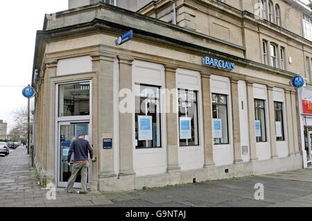 Ankündigung von Barclays. Gesamtansicht der Barclays Bank an der Whiteladies Road, Bristol. Stockfoto